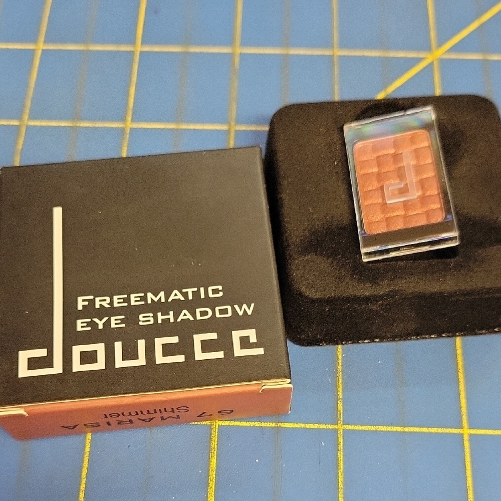 Doucce Freematic Eye Shadow 67 Marisa Shimmer 1.4g New